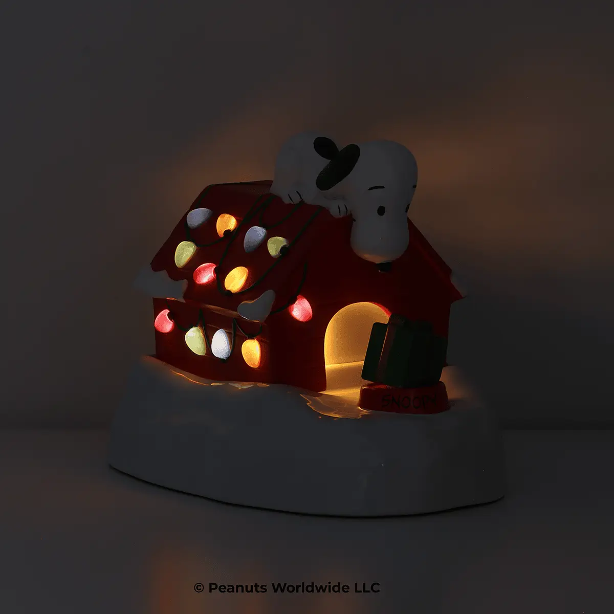 Snoopy’s™ Cozy Christmas – Scentsy Warmer - Image 4