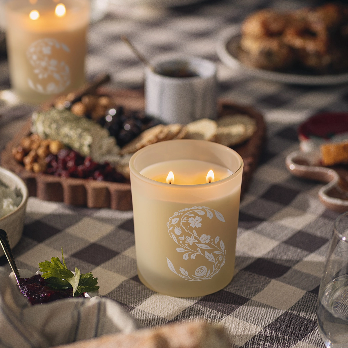 Cinnamon Bear Scented Candle & Winterberry Apple Tea Scented Candle Bundle - Image 5